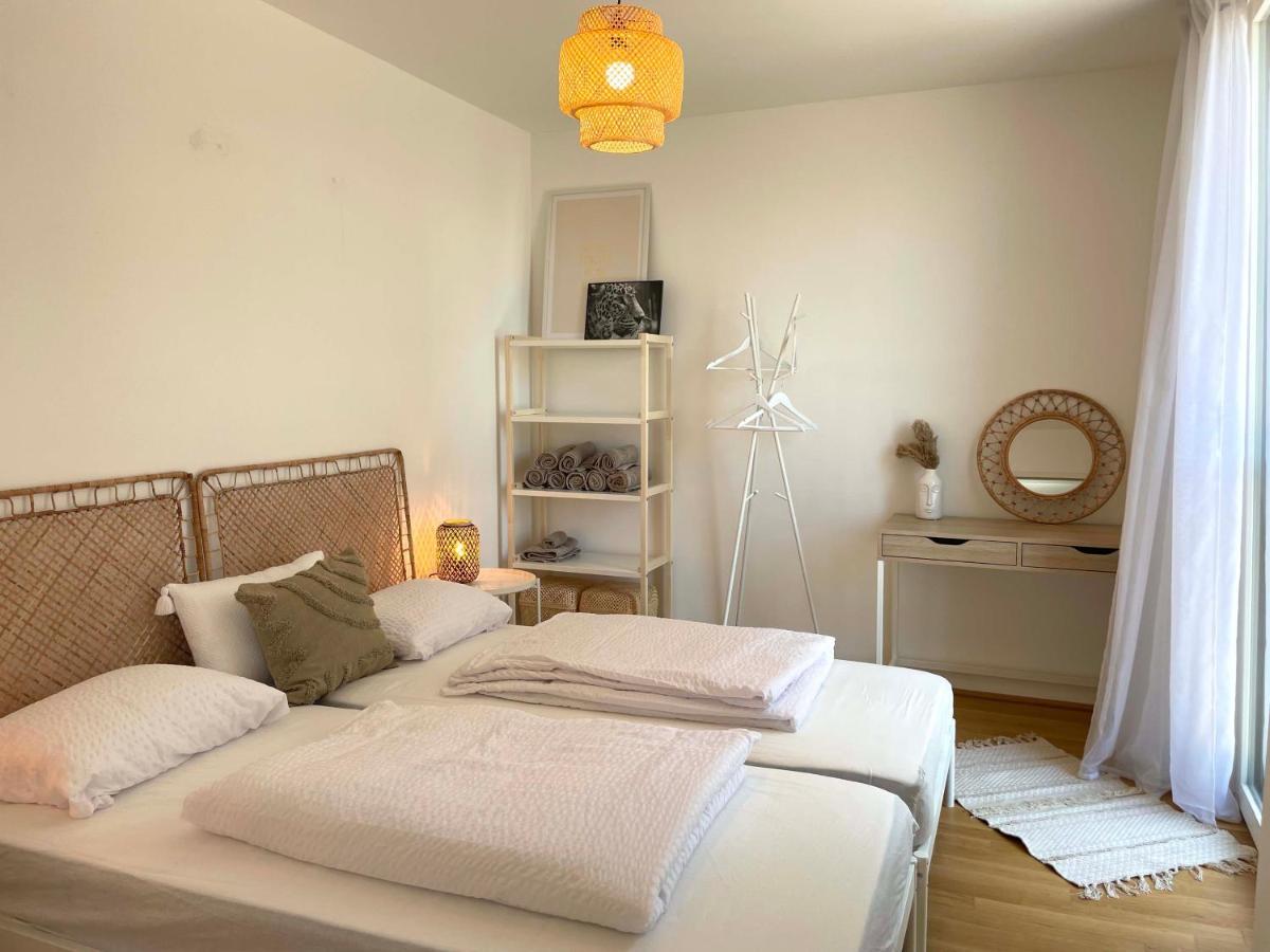 Urban Oasis: Stylische Wohnung Wien Eksteriør billede