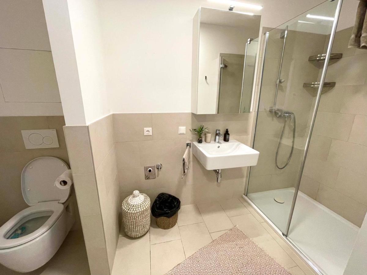 Urban Oasis: Stylische Wohnung Wien Eksteriør billede