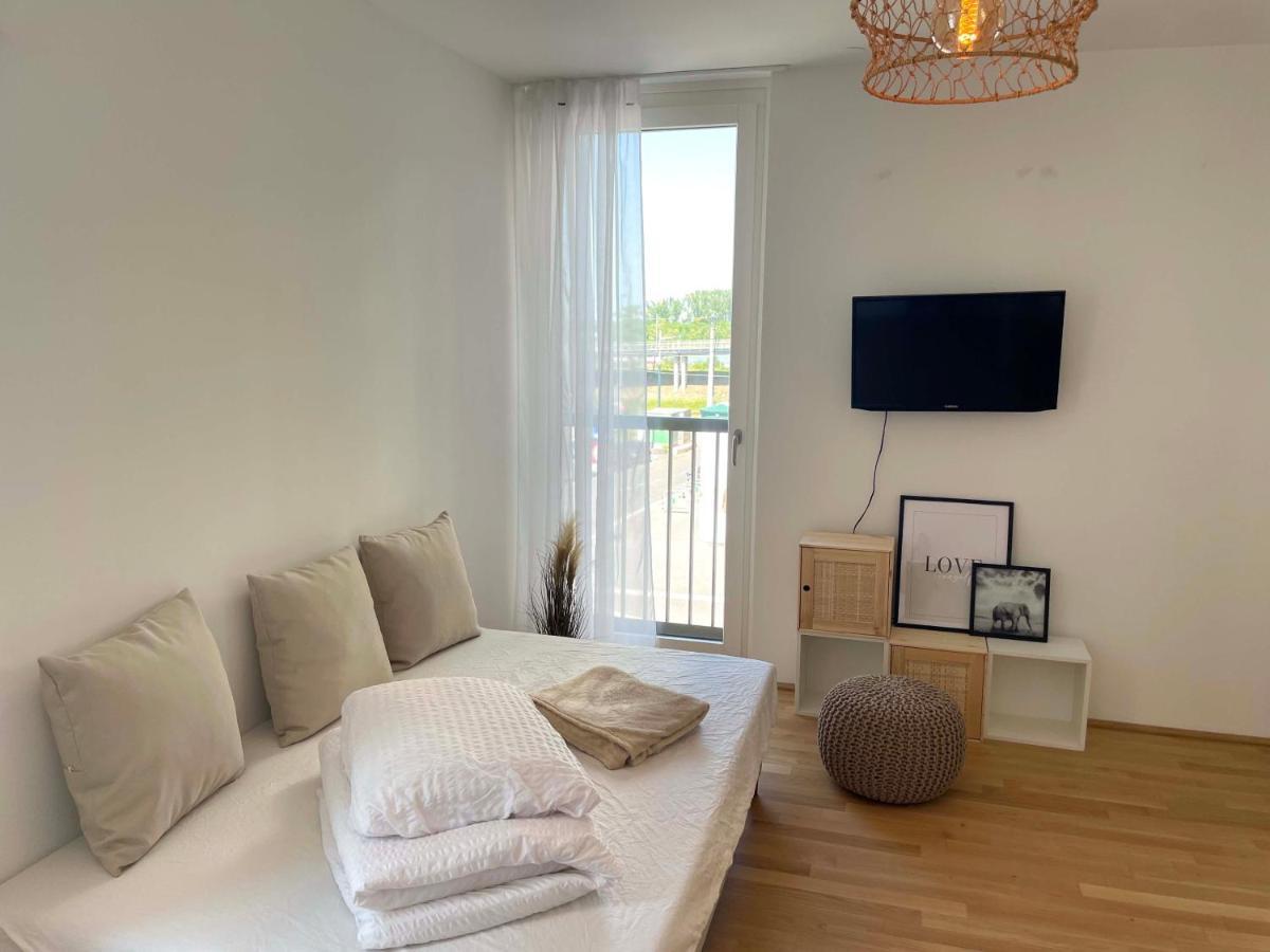 Urban Oasis: Stylische Wohnung Wien Eksteriør billede
